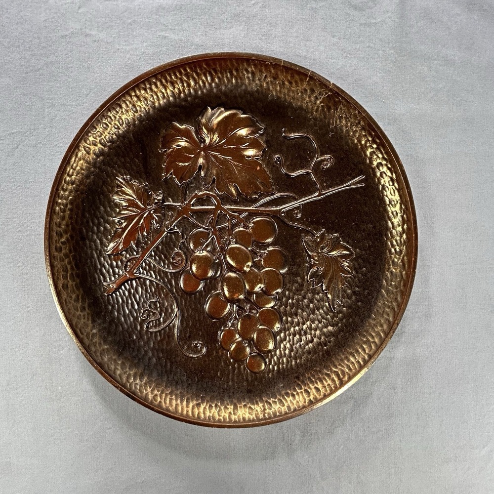 Syroco‎ wood plaque imid-century decorative wall hanging plate 9.5"  With Issues
